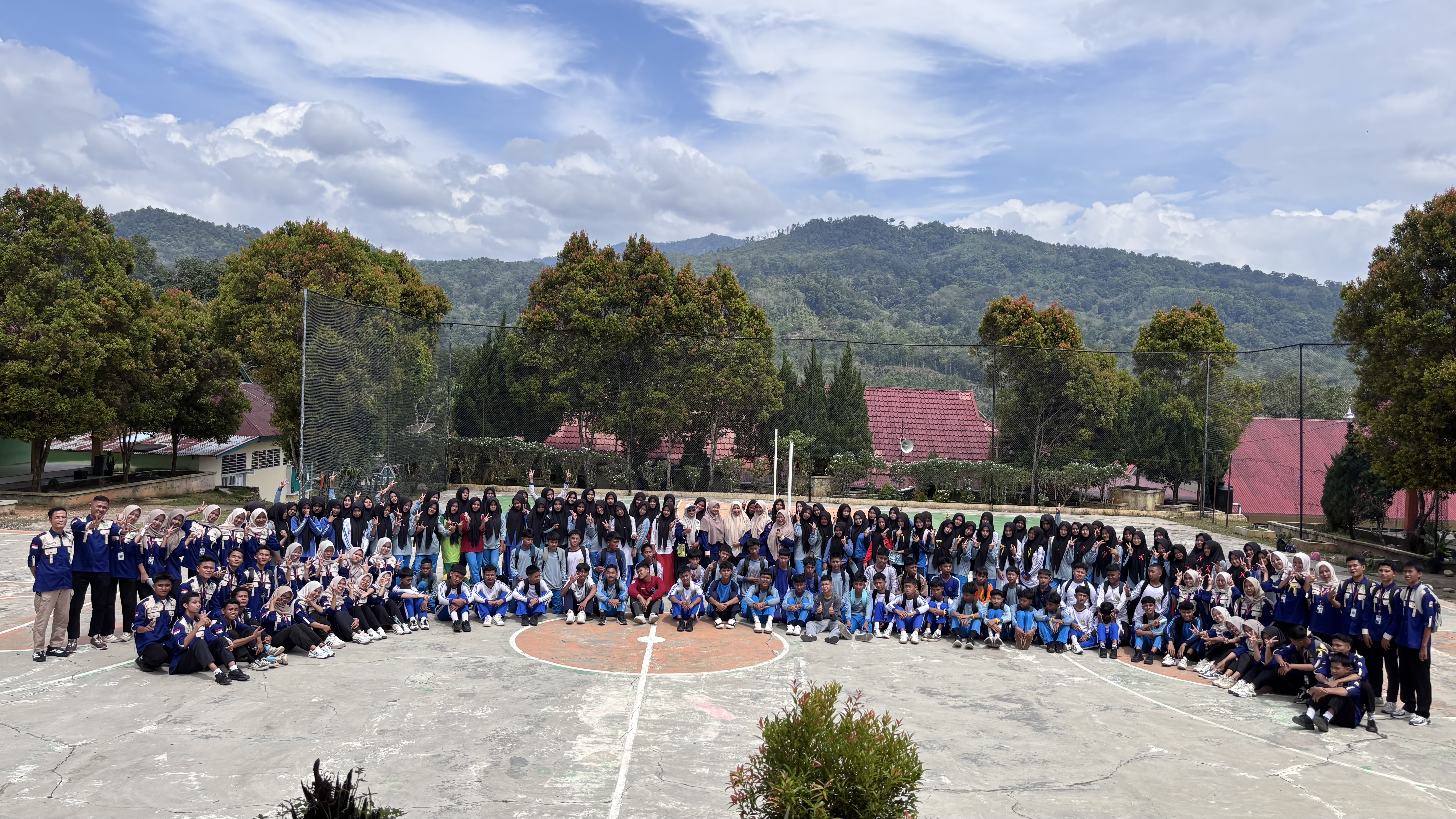 PRA MPLS SMAN 12 SIJUNJUNG 2026 BERLANGSUNG LANCAR, SIAPKAN PESERTA DIDIK BARU MENUJU MPLS YANG EDUKATIF DAN BERKARAKTER - foto 3