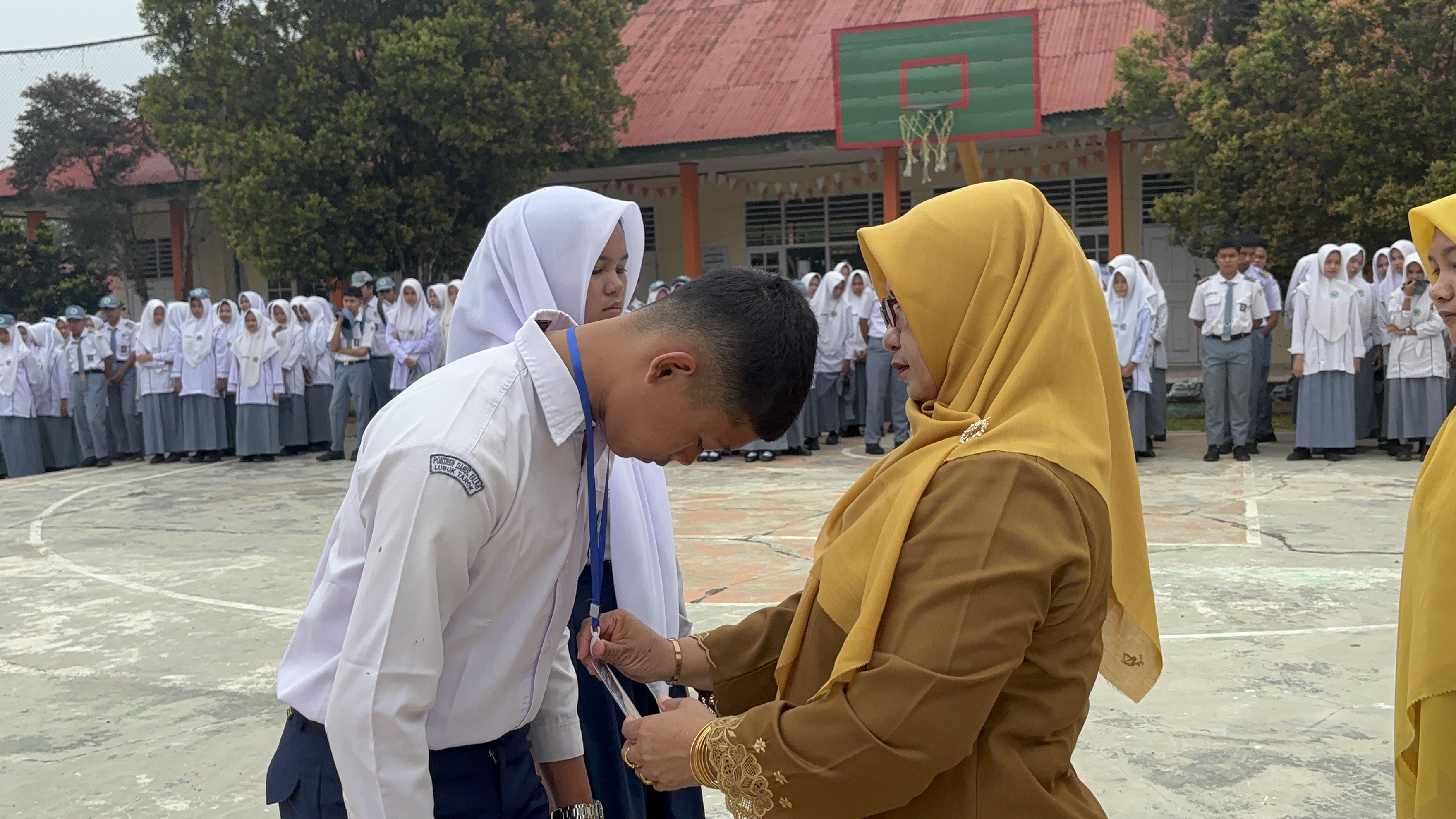 Pembukaan MPLS Ramah SMAN 12 Sijunjung Tahun Pelajaran 2026/2027 Berlangsung Khidmat dan Penuh Semangat - foto 3