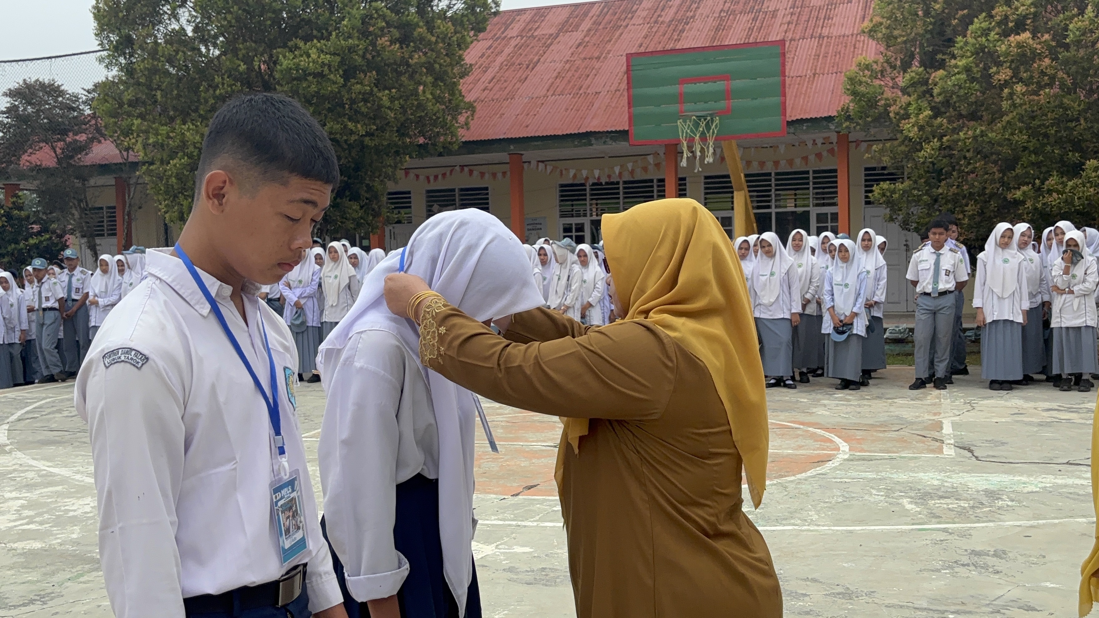Pembukaan MPLS Ramah SMAN 12 Sijunjung Tahun Pelajaran 2026/2027 Berlangsung Khidmat dan Penuh Semangat - foto 4