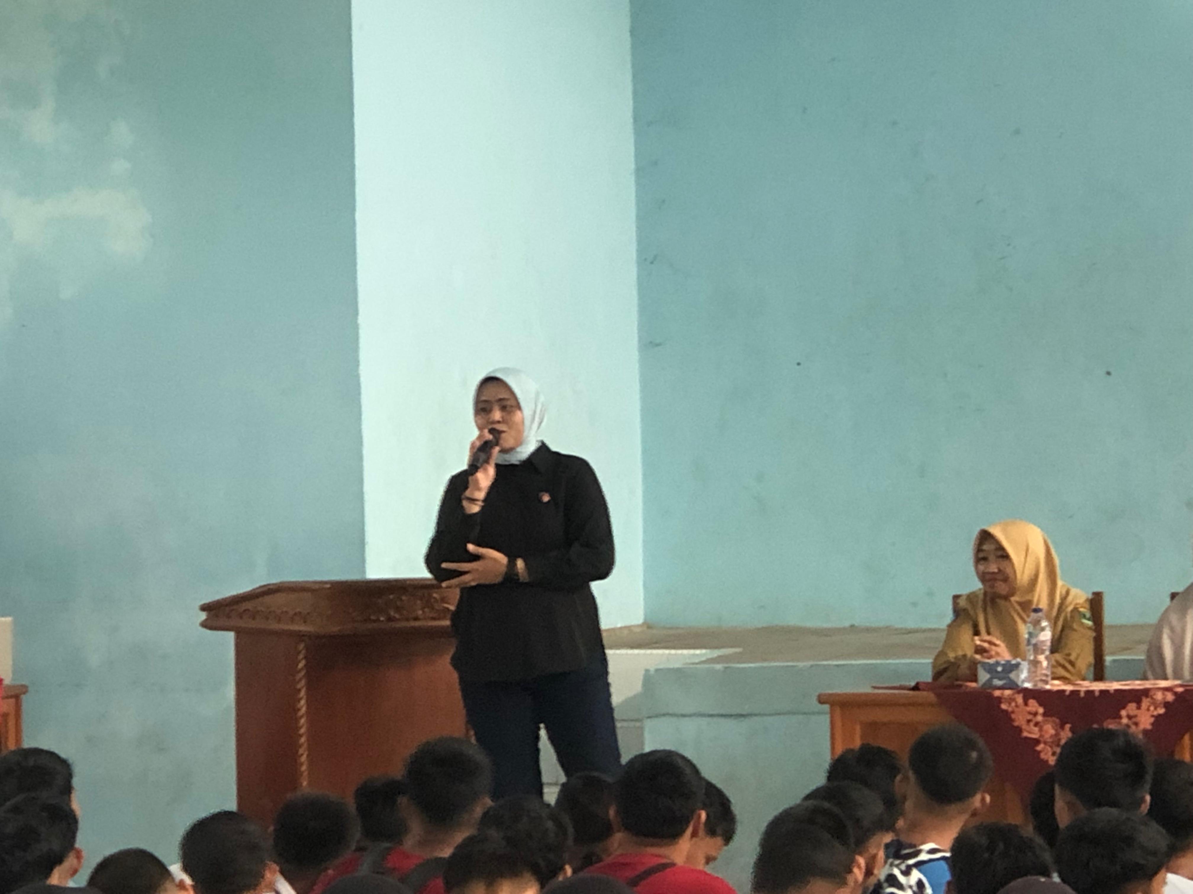 Hari Kedua MPLS Ramah SMAN 12 Sijunjung Diisi Edukasi dari POLRES Sijunjung dan Perlindungan Perempuan dan Anak - foto 2