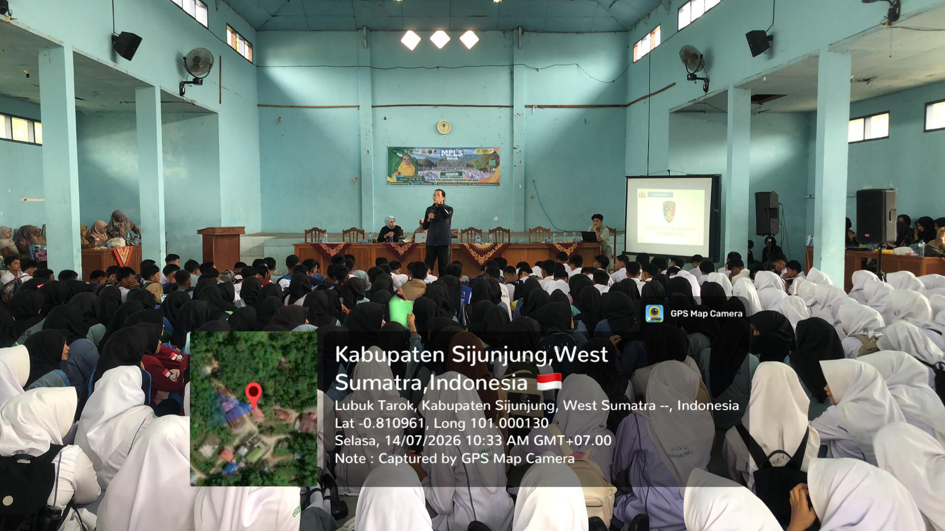 Hari Kedua MPLS Ramah SMAN 12 Sijunjung Diisi Edukasi dari POLRES Sijunjung dan Perlindungan Perempuan dan Anak - foto 3