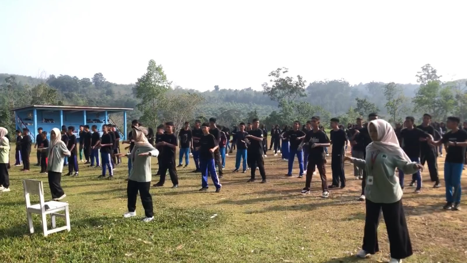 Hari Ketiga MPLS Ramah SMAN 12 Sijunjung Diisi Senam Pagi, Tes Kebugaran, Ujian Literasi dan Numerasi, serta Latihan Minat Bakat - foto 3