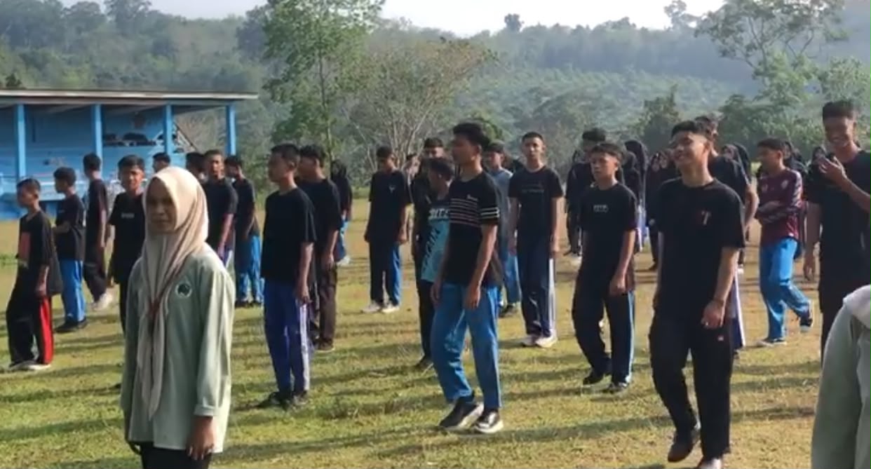Hari Ketiga MPLS Ramah SMAN 12 Sijunjung Diisi Senam Pagi, Tes Kebugaran, Ujian Literasi dan Numerasi, serta Latihan Minat Bakat