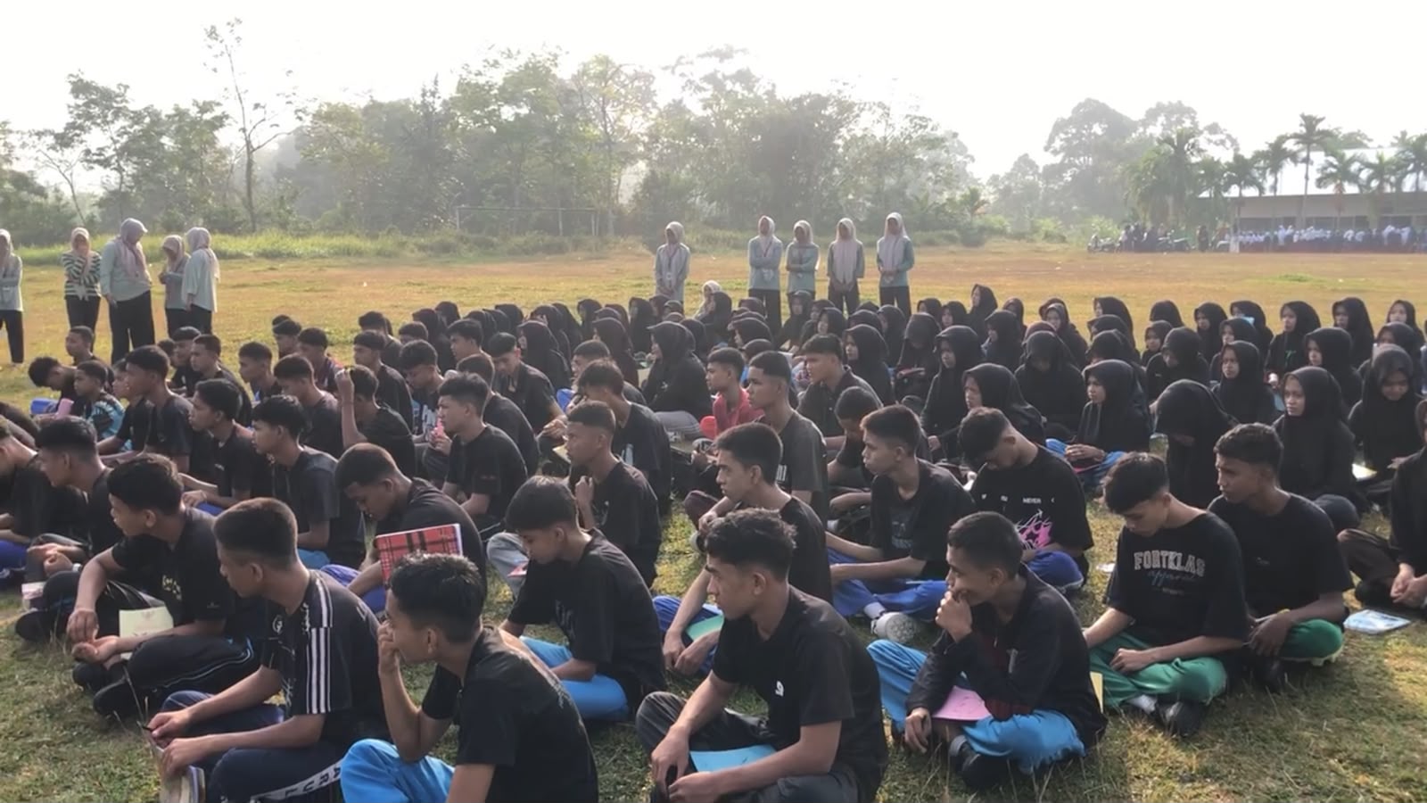 Hari Ketiga MPLS Ramah SMAN 12 Sijunjung Diisi Senam Pagi, Tes Kebugaran, Ujian Literasi dan Numerasi, serta Latihan Minat Bakat - foto 2