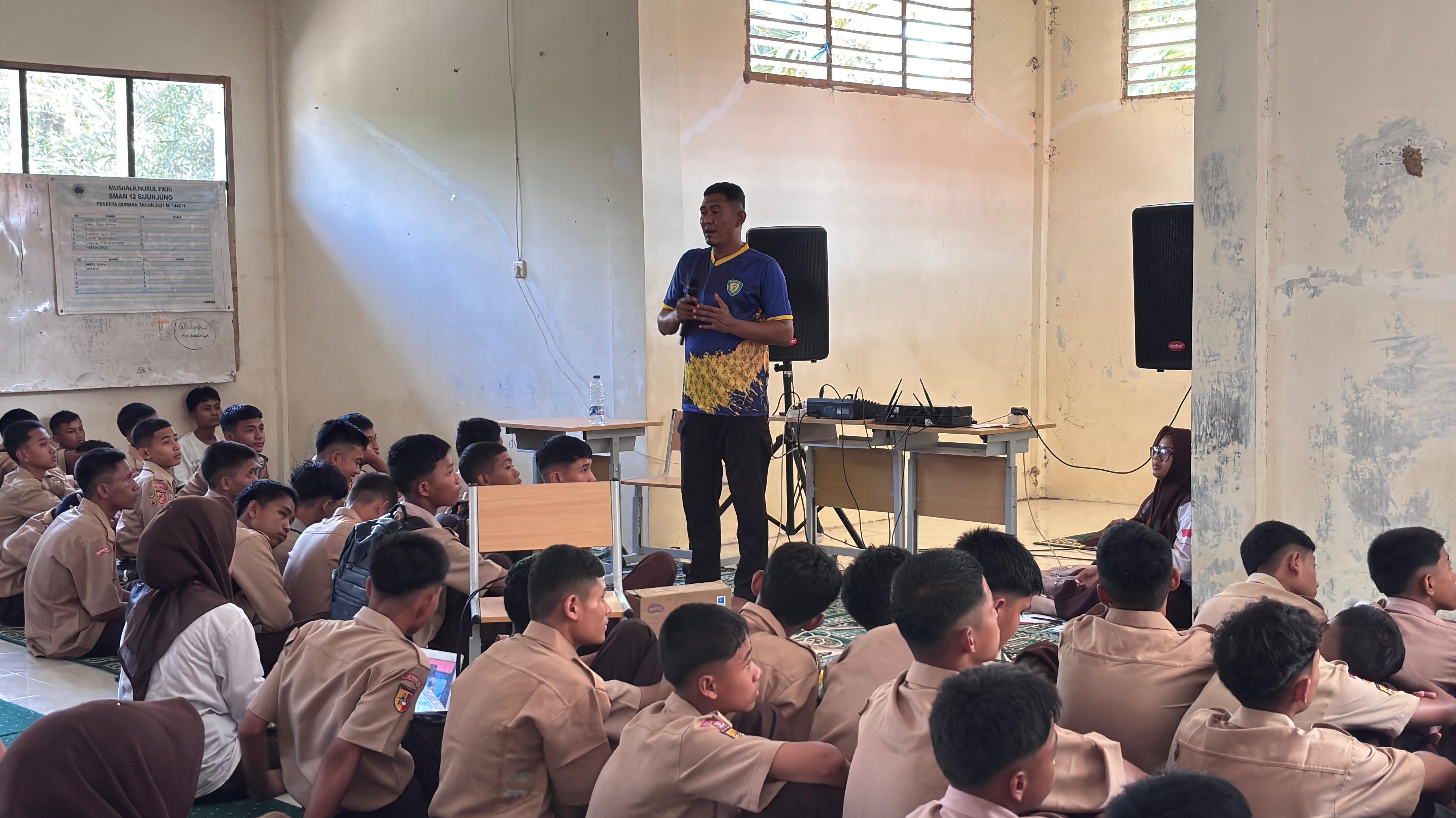 Hari Keempat MPLS Ramah SMAN 12 Sijunjung Diisi Pagi Ceria, Pengenalan Kurikulum, Edukasi BK, dan Sosialisasi Ekstrakurikuler - foto 2