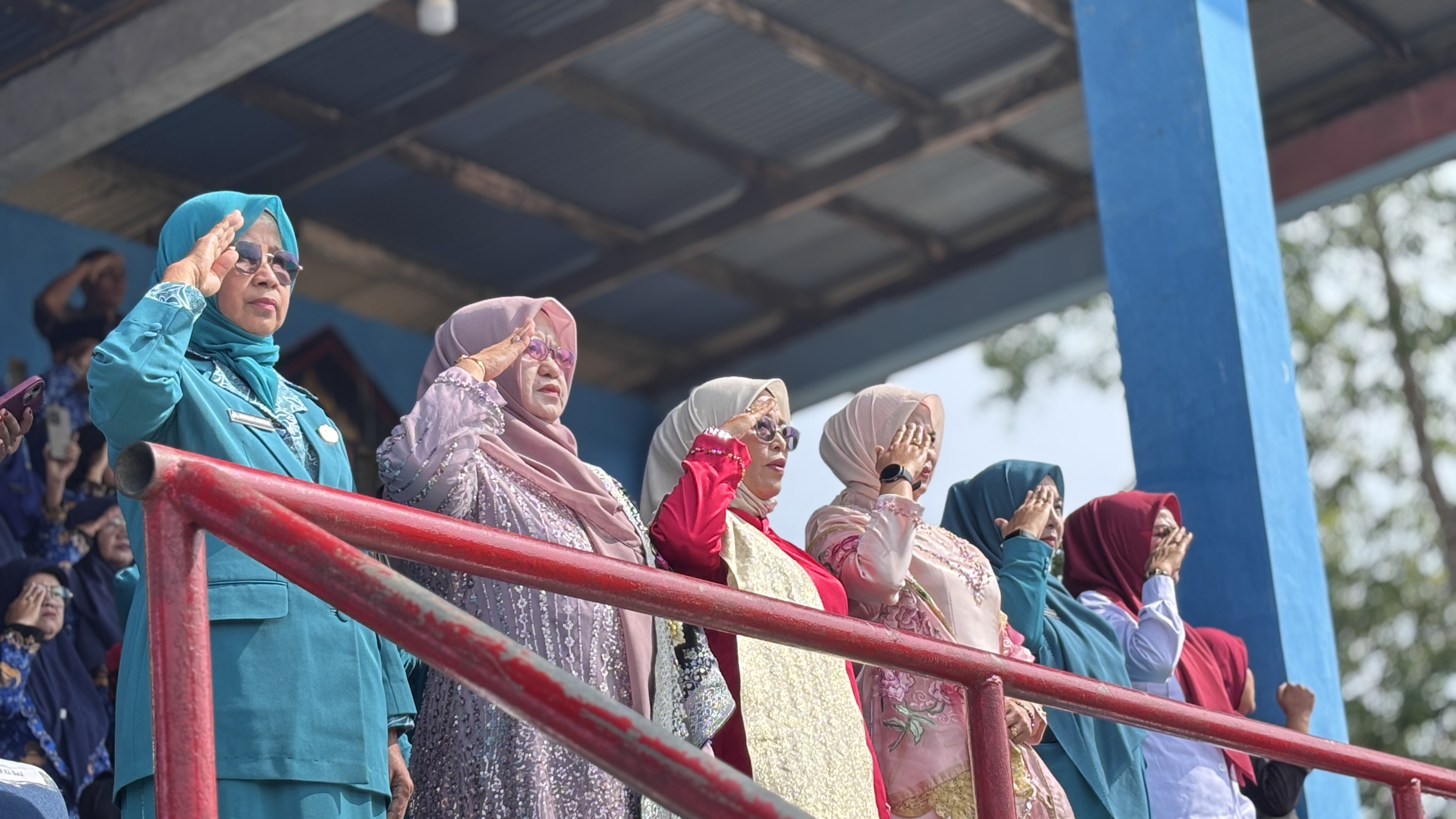 Upacara Bendera HUT ke-81 Kemerdekaan Republik Indonesia di Kecamatan Lubuk Tarok - foto 3