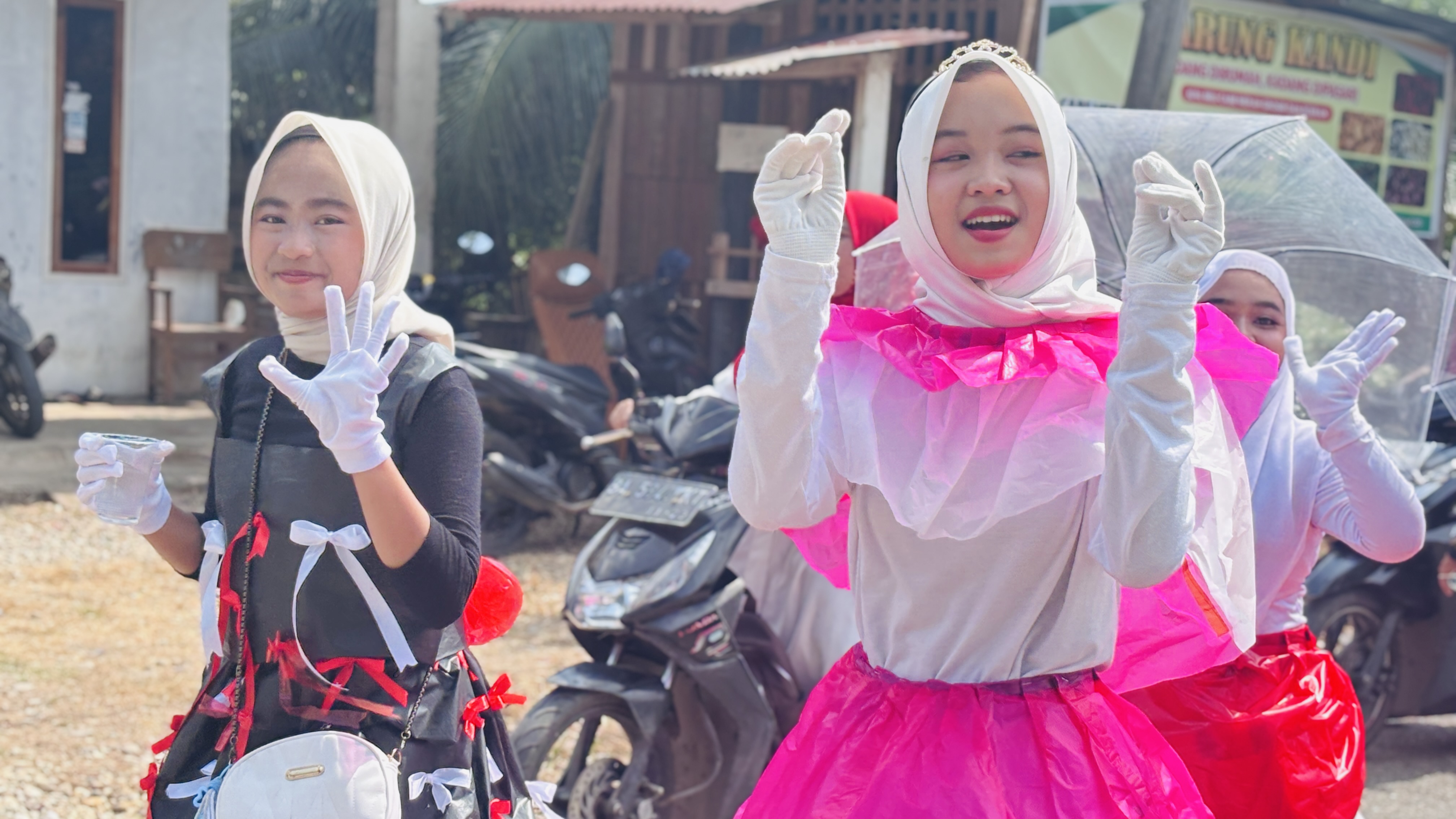 Pawai Kemerdekaan Gema Swara Smandubes SMAN 12 Sijunjung - foto 4