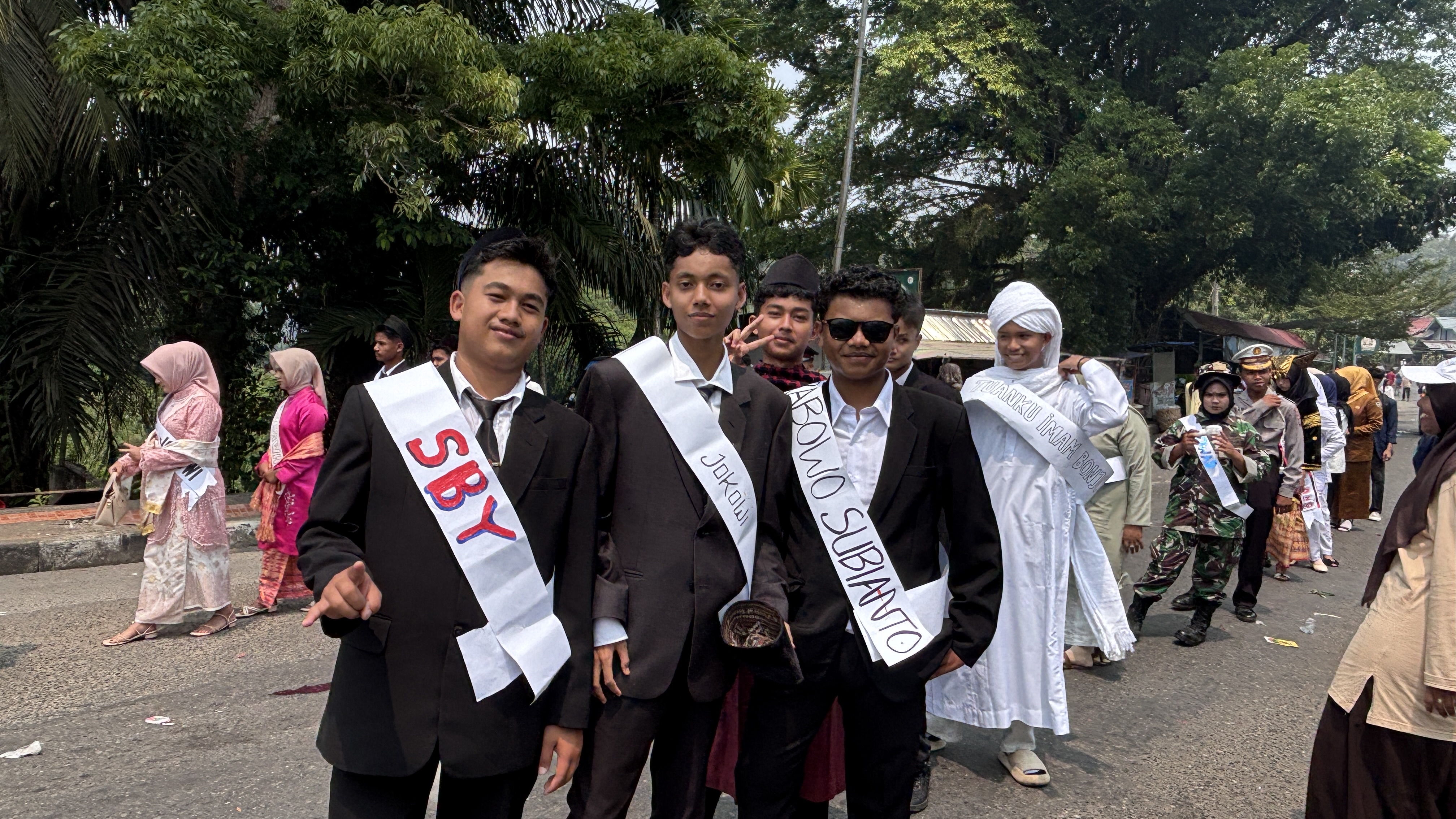 SMAN 12 Sijunjung Meriahkan Pawai Alegoris Kabupaten Sijunjung Tahun 2026 - foto 2